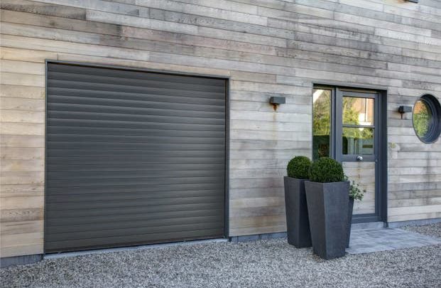Volet roulant vs porte de garage sectionnelle