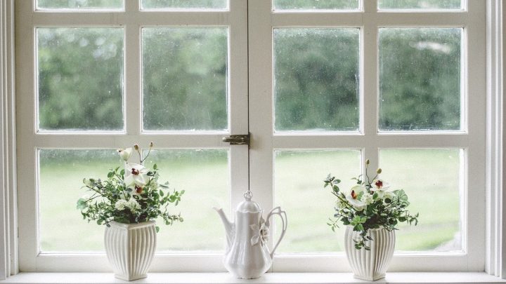 Fixer une fenêtre double vitrage : comment faire ? Nos conseils